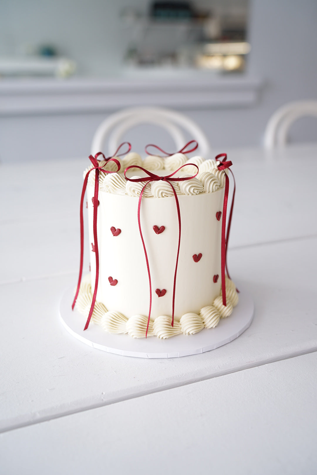 Petit heart bow cake