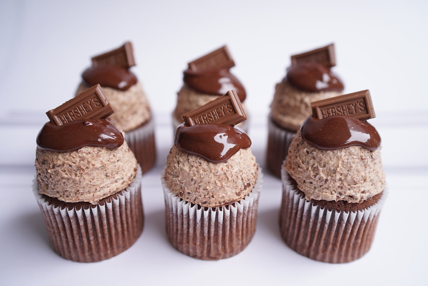 Assorted fresh cream cupcakes
