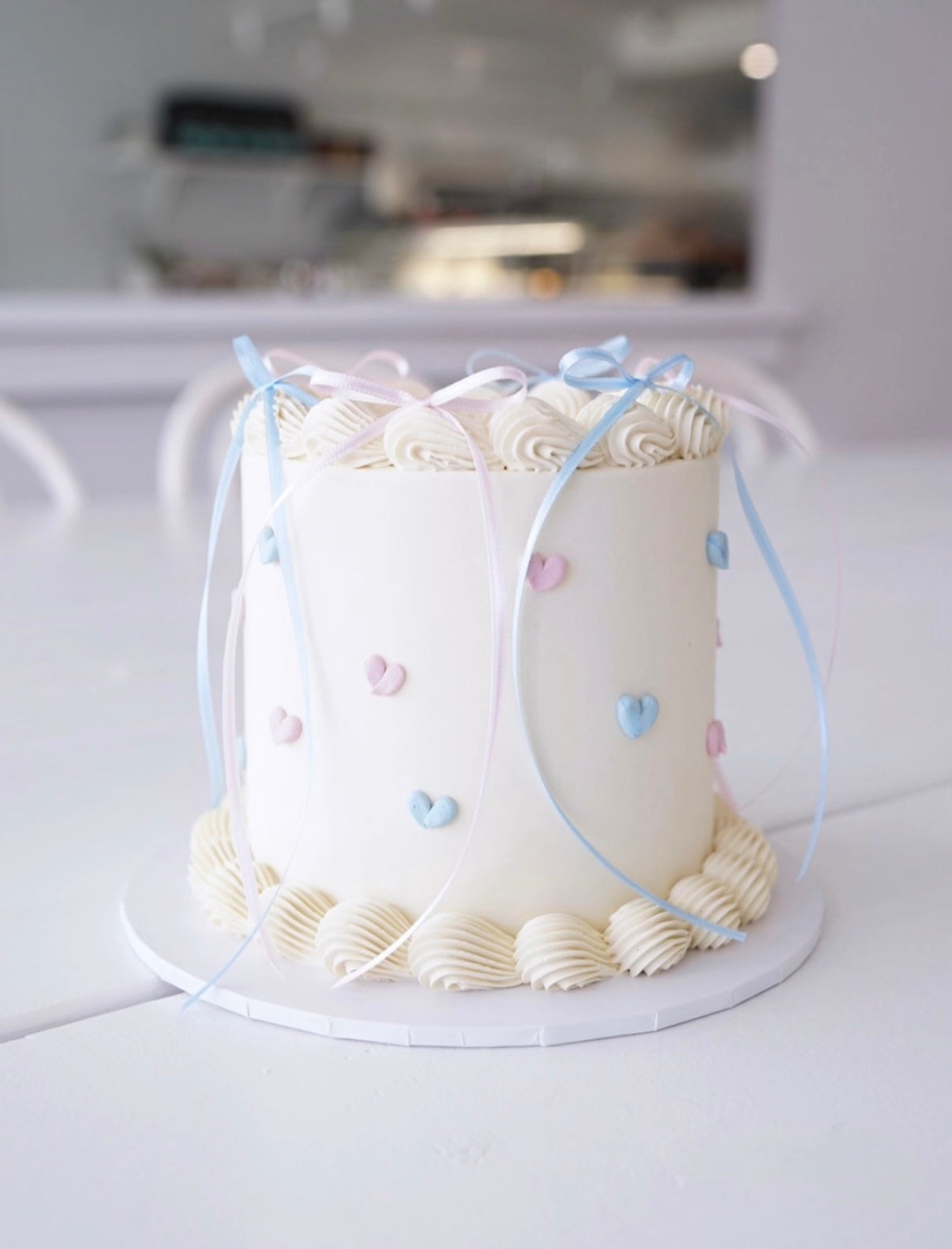 Petit heart bow cake